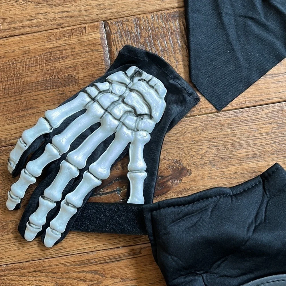 Spirit Halloween Kids Glow in the Dark Skelebones Skeleton Costume Size Large